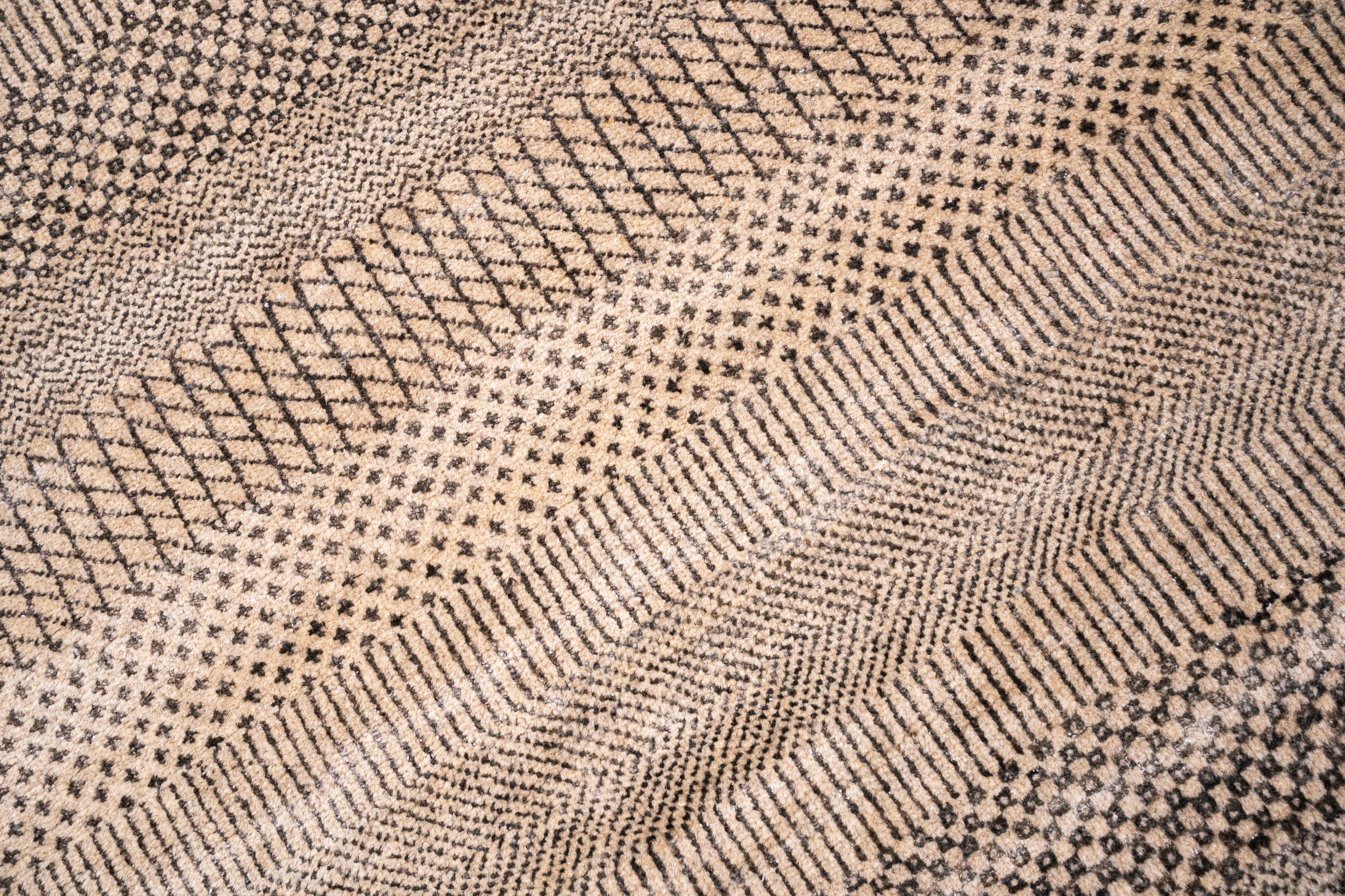 Handknotted Carpet, DIA - 111 MCN, Natural & Black